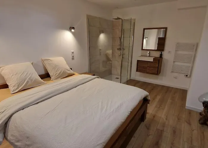 Les Bruyeres Nyaraló